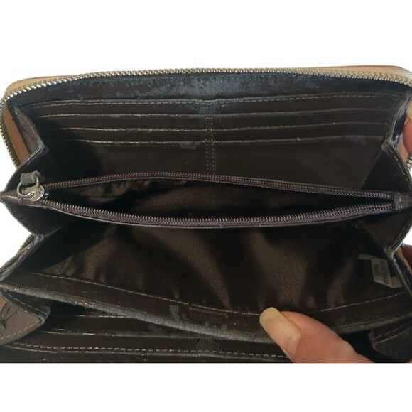 Coach Peyton Sign Wallet Embossed Salmon Orange Patent Leather Zip Around 8 x 4 - Picture 9 of 12